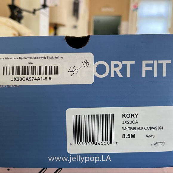 Sneakers - Picture 4 of 5